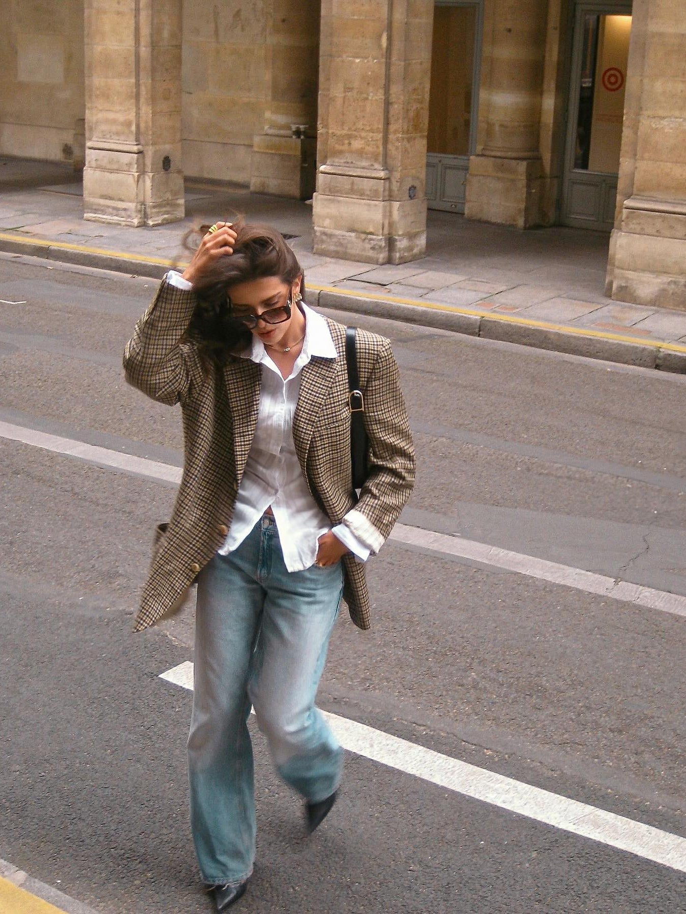 Blazer élégant à carreaux.