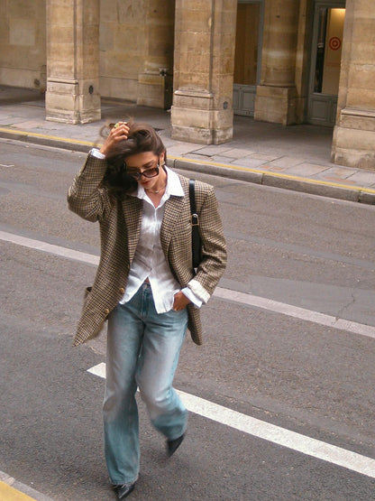 Blazer élégant à carreaux.