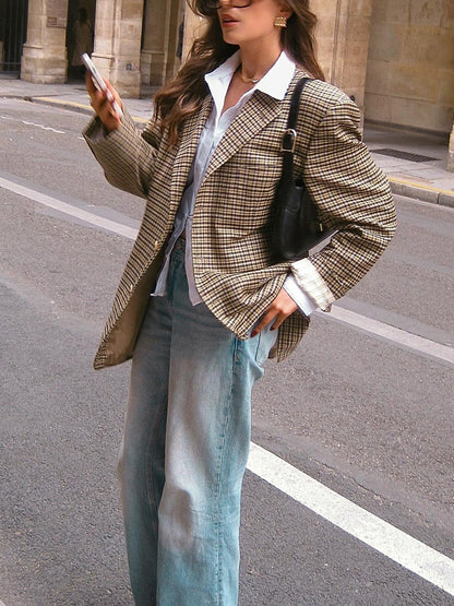 Blazer élégant à carreaux.